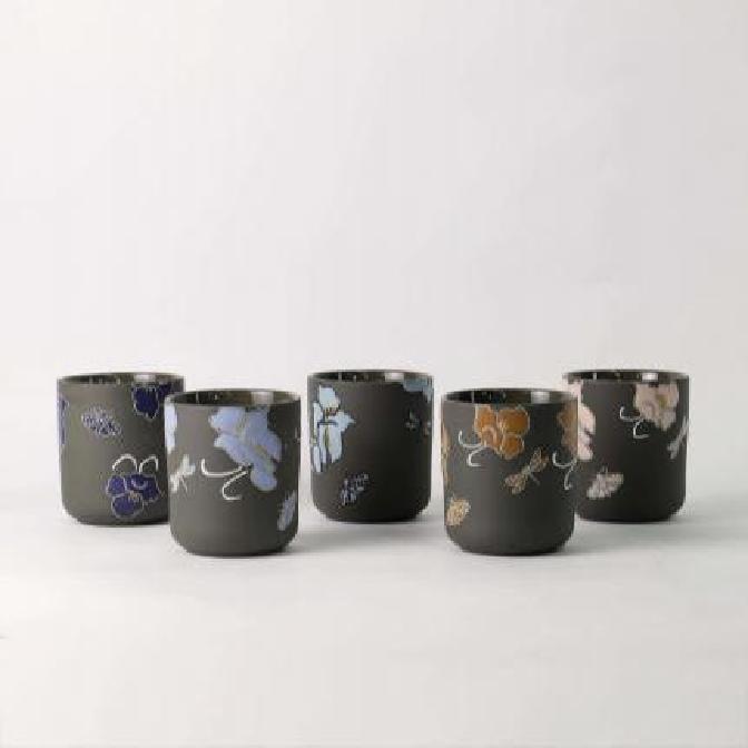 Warum ist dieser einzigartige handbemalte Blumenkerzenhalter zu einem neuen Instagram-Favoriten geworden?