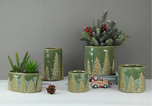 Schlagzeile: Möchten Sie Weihnachtsdekorationen eine sanfte Atmosphäre verleihen? Wird diese geprägte Keramikvase aus Kiefernholz Ihr neuer Favorit sein?