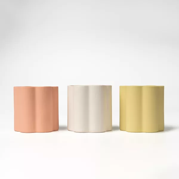 Künstlerischer Kerzenhalter aus Keramik mit Blumenrand Künstlerischer Kerzenhalter aus Keramik mit Blumenrand