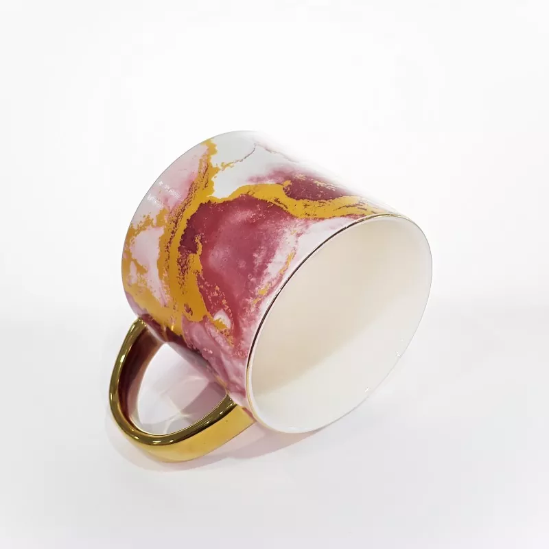 Elegante Keramiktasse mit Marmormuster