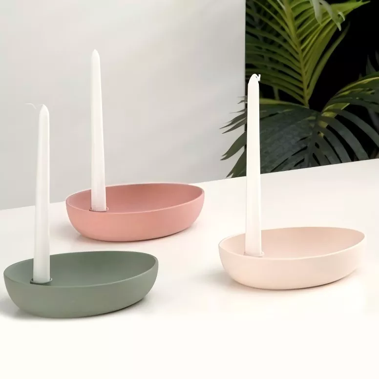 Moderner ovaler Kerzenhalter aus Keramik